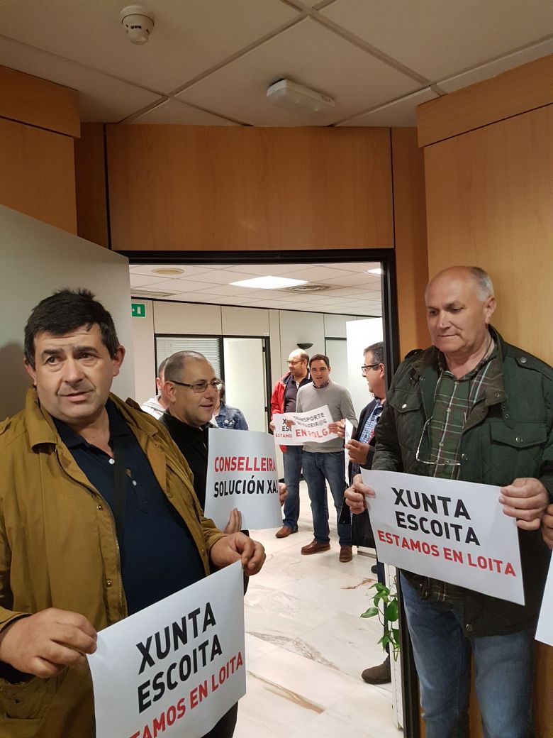 2017-06-28 ocupacion Direccion Xeral de Mobilidade Compostela 005.jpg